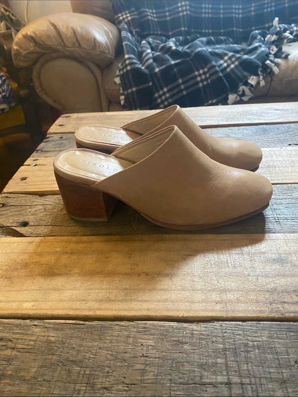 Nisolo mules